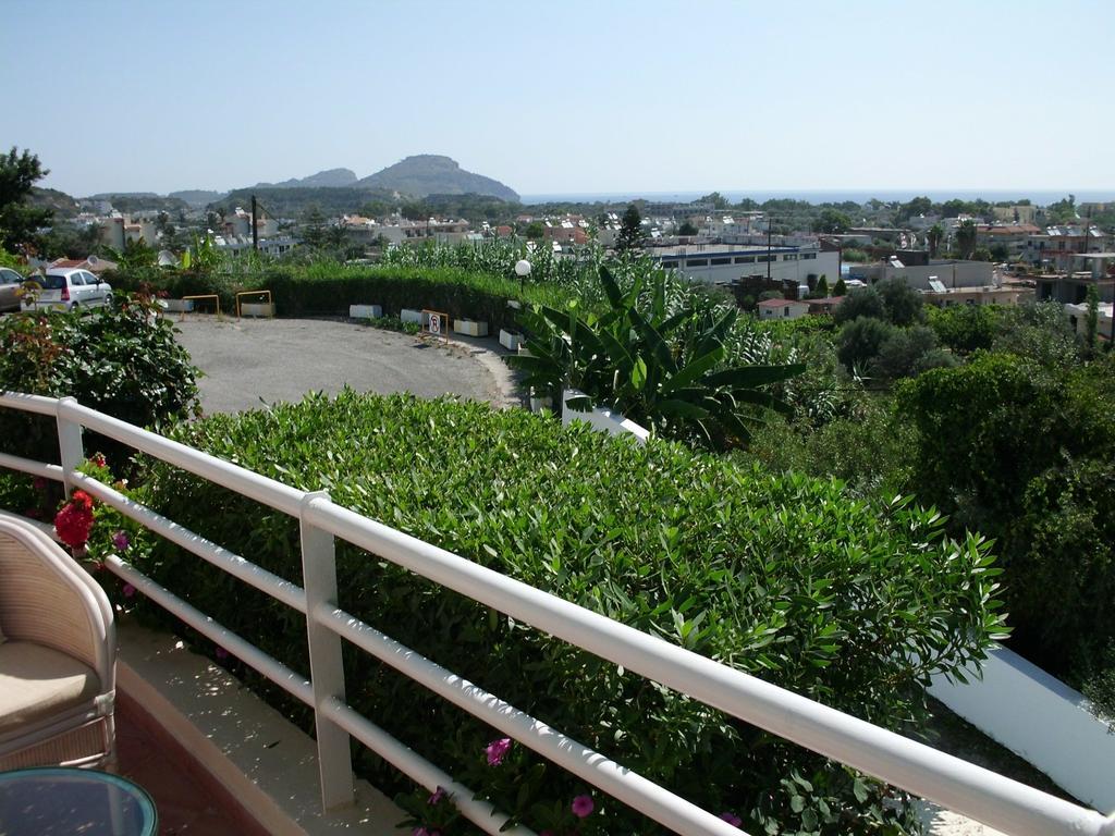 Iris Hotel อาฟานโท ภายนอก รูปภาพ